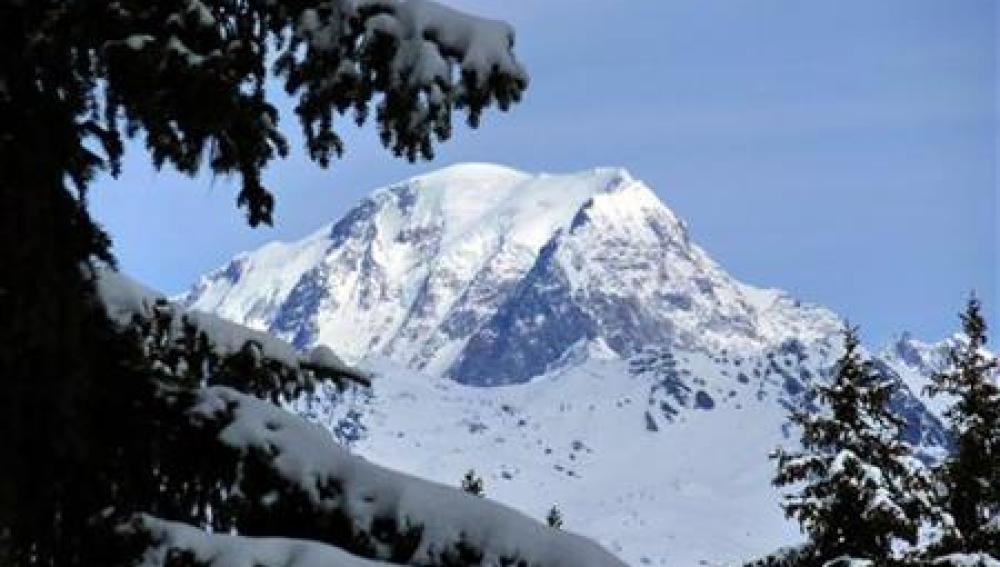 Un glaciar cerca del Mont Blanc amenaza un pueblo francés
