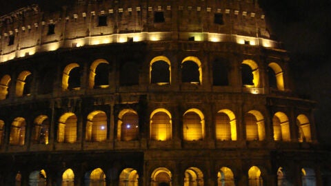 El Coliseo de noche