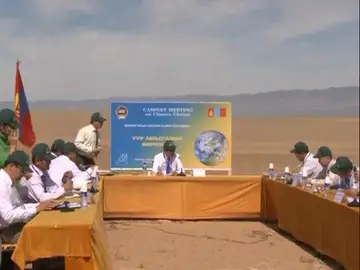 Bajo el sol del desierto para concienciar sobre el cambio climático Bajo el sol del desierto para concienciar sobre el cambio climático