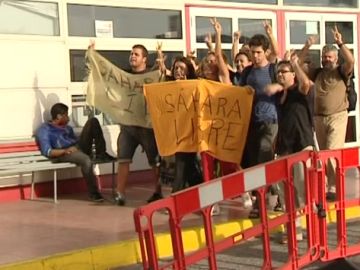 Los 14 activistas canarios agredidos en El Aaiún ya están de vuelta en las islas Los 14 activistas canarios agredidos en El Aaiún ya están de vuelta en las islas