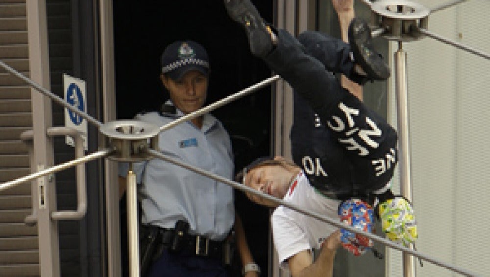 Detenido el 'hombre araña' francés por trepar un rascacielos