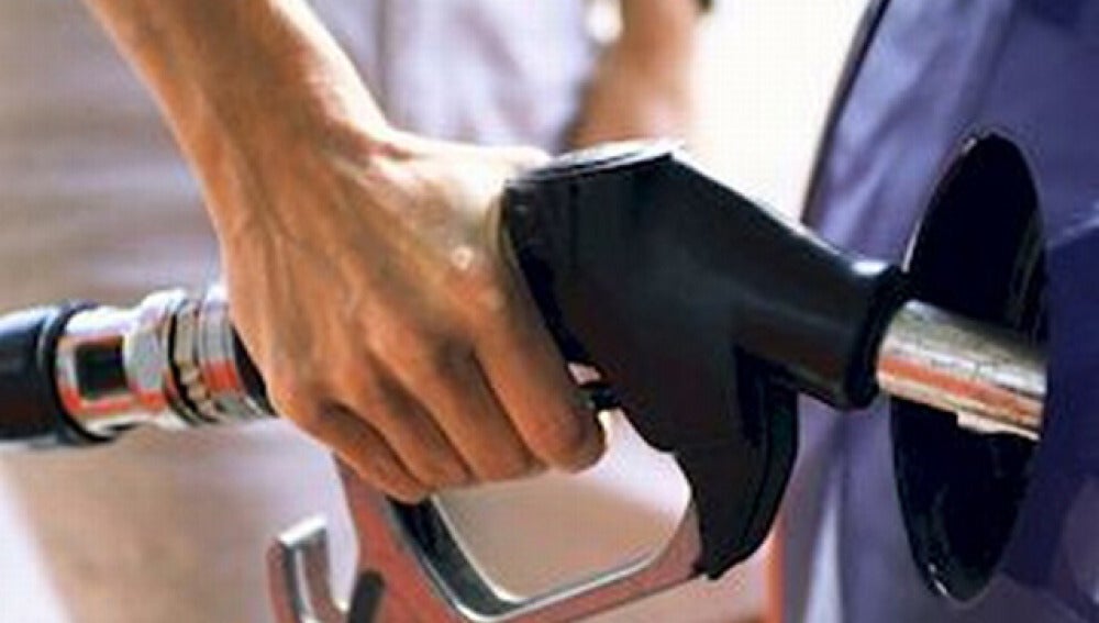 Caída precio combustible