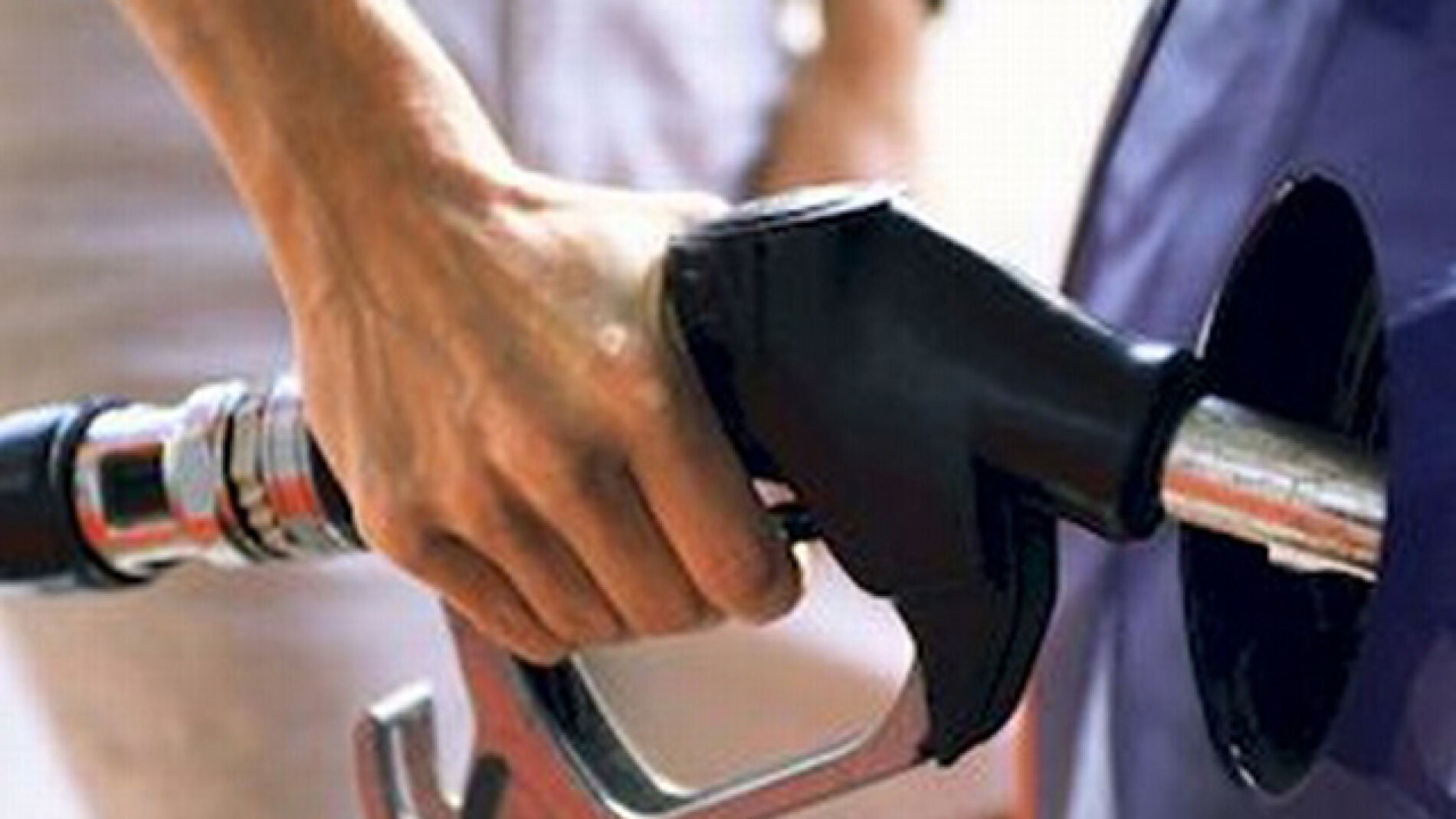 Ca&iacute;da precio combustible