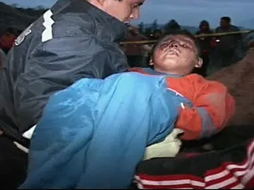 Niño rescatado de un autobús en Ecuador Niño rescatado de un autobús en Ecuador