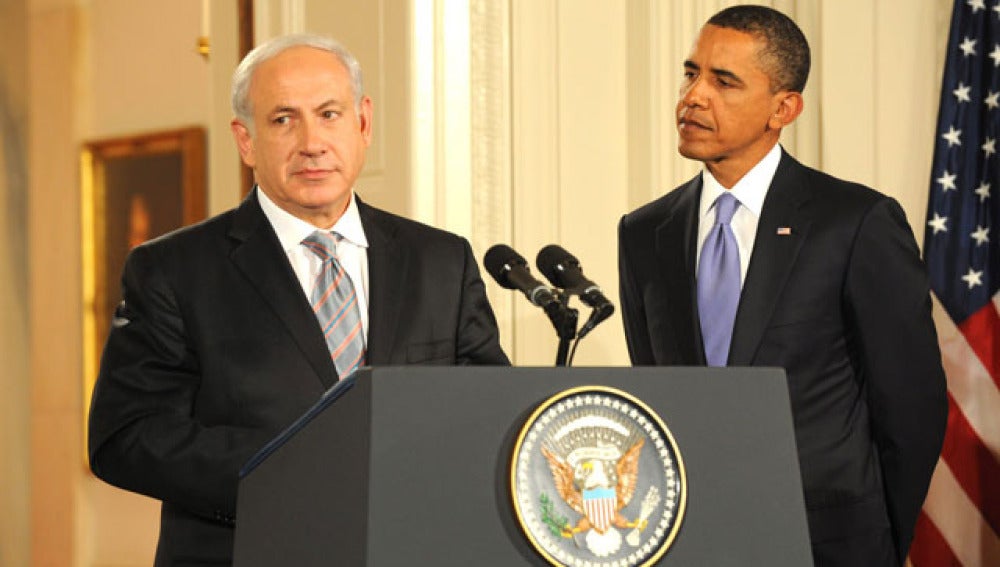 Obama escucha a Benjamin Netanyahu en la conferencia de prensa