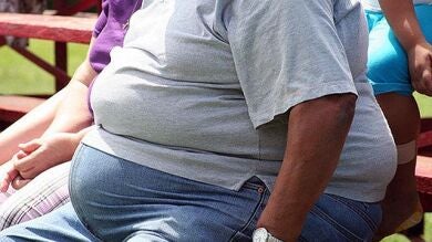 Demuestran que el cerebro de las personas obesas se activa más ante la comida con altas cantidades de azúcares que ante el dinero