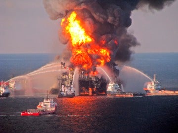 Explosión de la plataforma Deepwater Horizon Explosión de la plataforma Deepwater Horizon