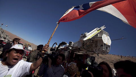 La m&aacute;quina llega entre v&iacute;tores