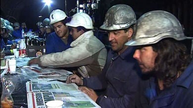 Los mineros insisten en su encierro para cobrar y mejorar el sector