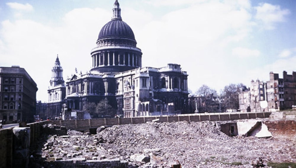 Primeras imágenes en color de los bombardeos alemanes a Londres en la Guerra  Mundial