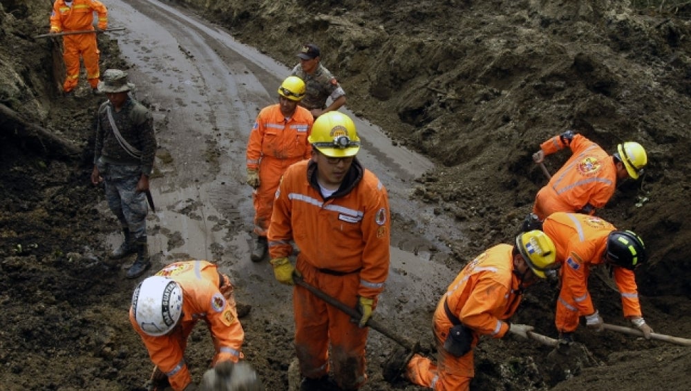 Trabajos de rescate en Guatemala