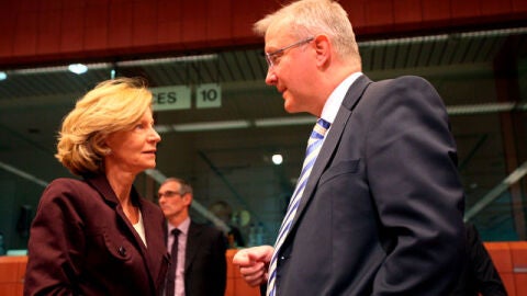 Elena Salgado, junto al Comisario de Asuntos econ&oacute;micos de la Uni&oacute;n Europea