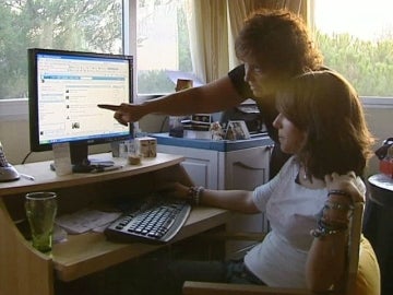 Una madre aconseja a su hija sobre Internet Una madre aconseja a su hija sobre Internet