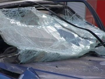 Imagen de un coche destrozado
