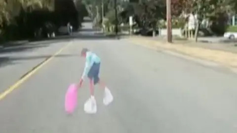 Hologramas sobre el asfalto en Vancouver Hologramas sobre el asfalto en Vancouver