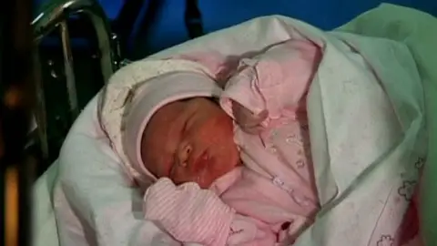 Esperanza, hija de uno de los mineros Esperanza, hija de uno de los mineros