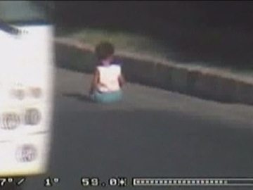 Un bebé turco en medio de la carretera Un bebé turco en medio de la carretera