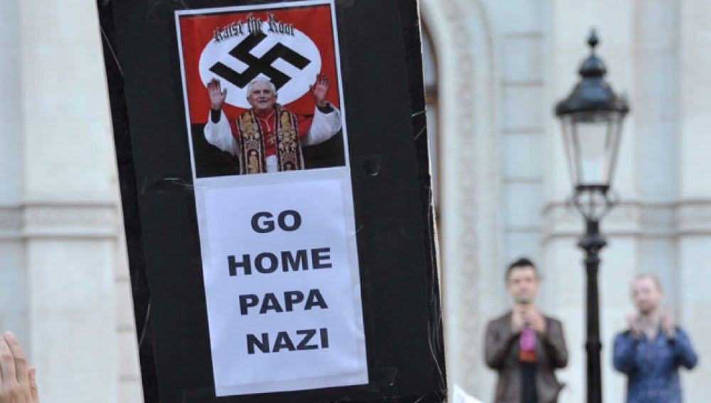 Manifestación en contra del Papa
