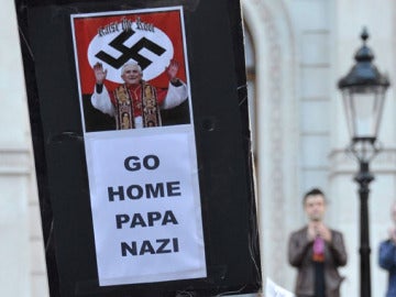 Manifestación en contra del Papa
