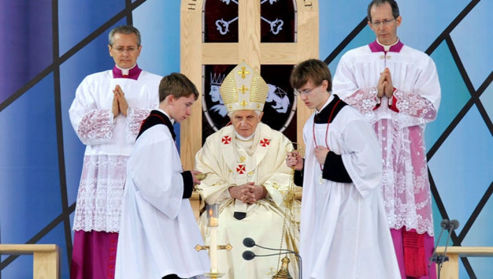 El Papa oficia una misa en Birmingham