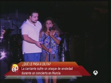 Lolita sufre un ataque de ansiedad antes de un concierto