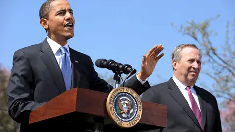 Obama y Larry Summers en una conferencia Obama y Larry Summers en una conferencia