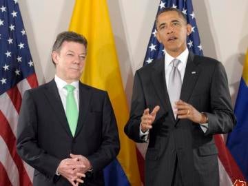 Juan Manuel Santos junto a Barack Obama