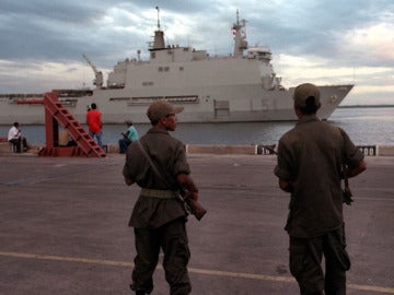 El buque 'Galicia' atracado en un puerto