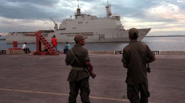 El buque 'Galicia' atracado en un puerto