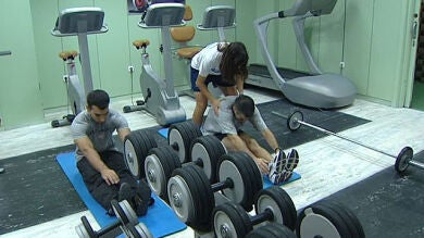 Quienes comen antes de las 15 horas adelgazan más que los que comen más tarde