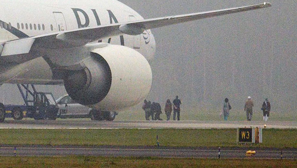 El avión secuestrado aterriza en Estocolmo