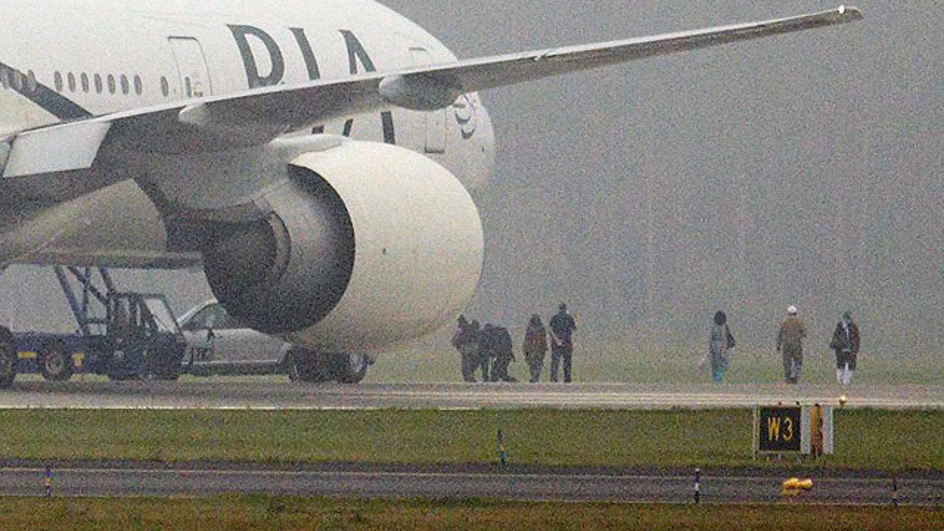 El avión secuestrado aterriza en Estocolmo El avión secuestrado aterriza en Estocolmo