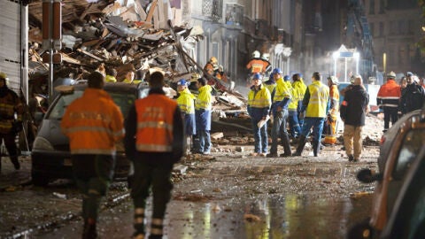 Equipos en el lugar de la detonaci&oacute;n