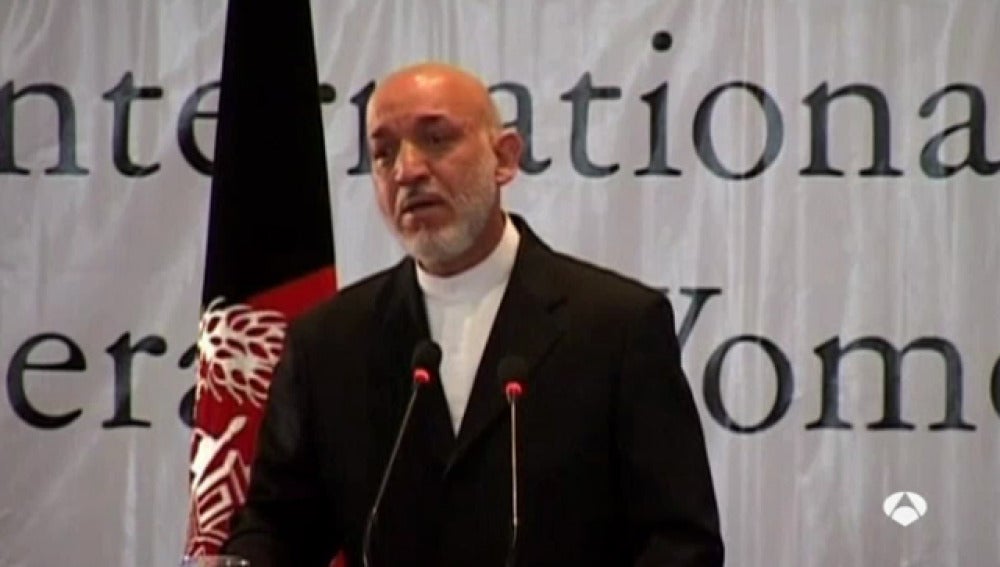 Karzai se emociona durante un discurso