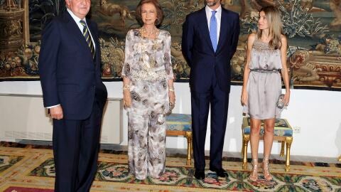 Los reyes y los pr&iacute;ncipes durante una recepci&oacute;n
