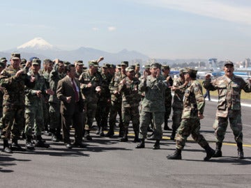 Militares ecuatorianos se toman las instalaciones del aeropuerto