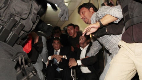 Correa: &ldquo;Si quieren matar al presidente aqu&iacute; est&aacute;"