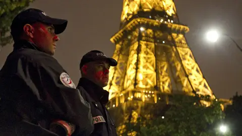Seguridad en la Torre Eiffel Seguridad en la Torre Eiffel
