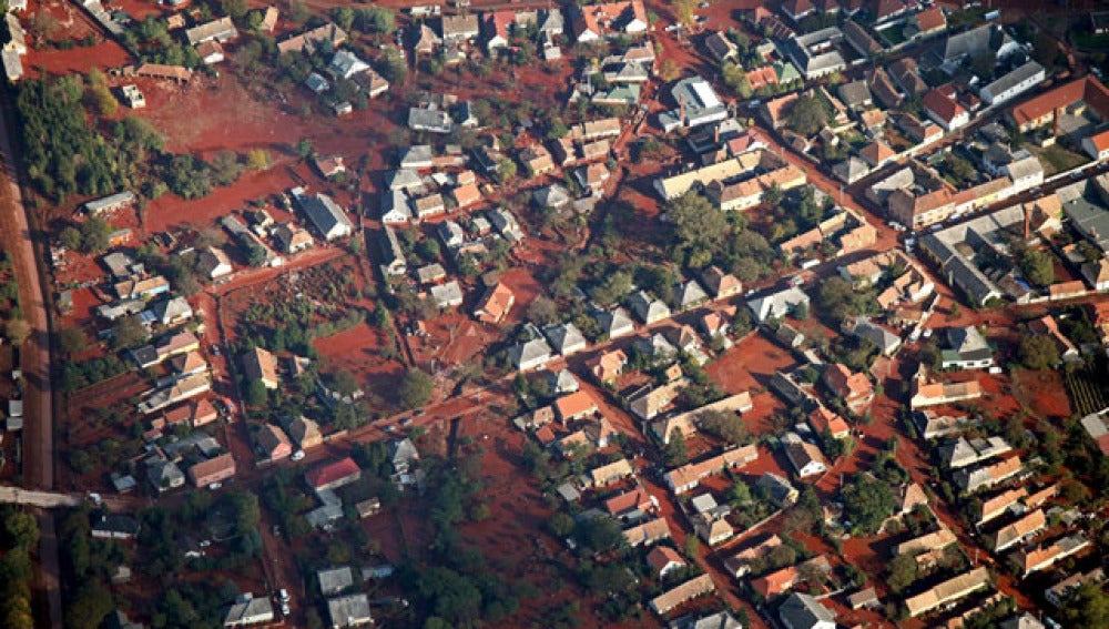 Vista aérea del vertido tóxico