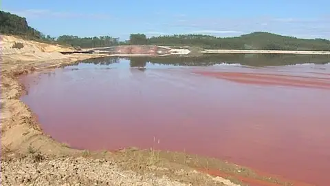 Balsa de residuos tóxicos en Lugo Balsa de residuos tóxicos en Lugo