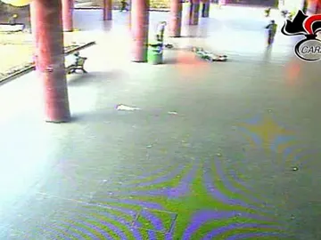 Brutal paliza en el Metro de Roma Brutal paliza en el Metro de Roma