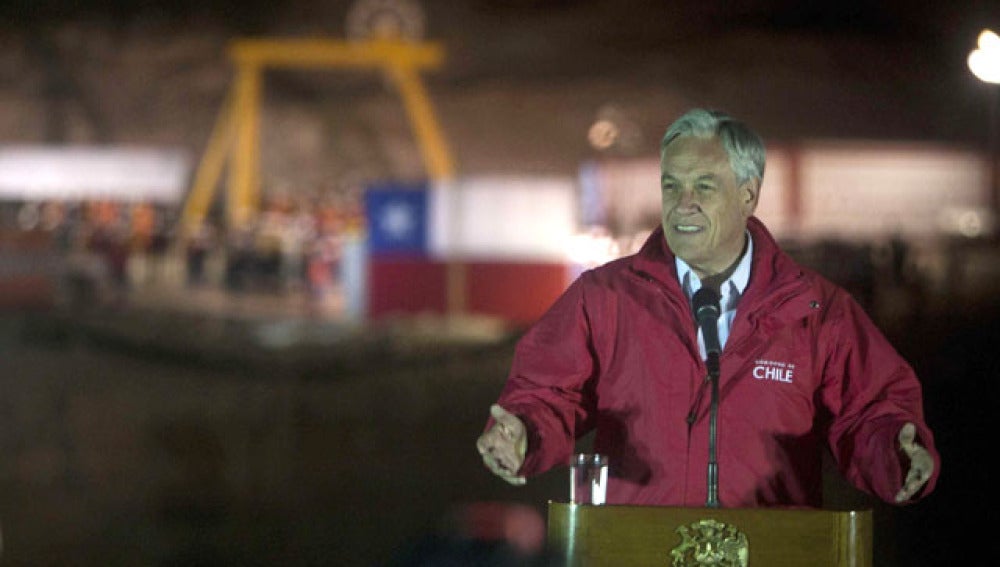 Sebastián Piñera informa del éxito del rescate