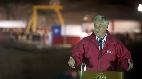 Sebastián Piñera informa del éxito del rescate Sebastián Piñera informa del éxito del rescate