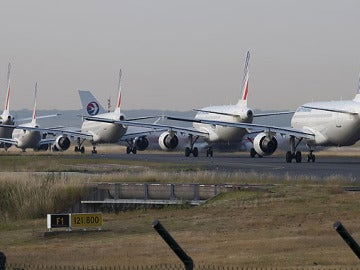 Aviones en un aeropuerto francés