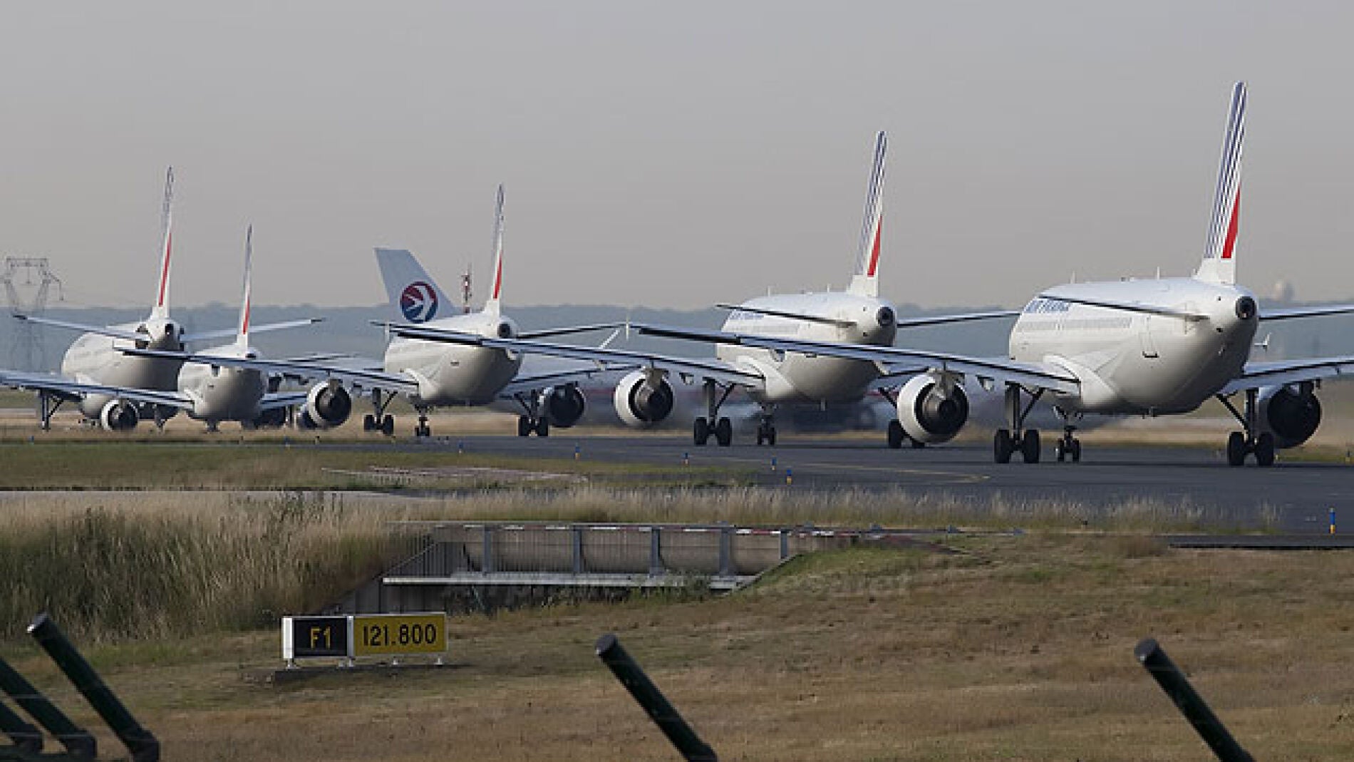 Aviones en un aeropuerto franc&eacute;s