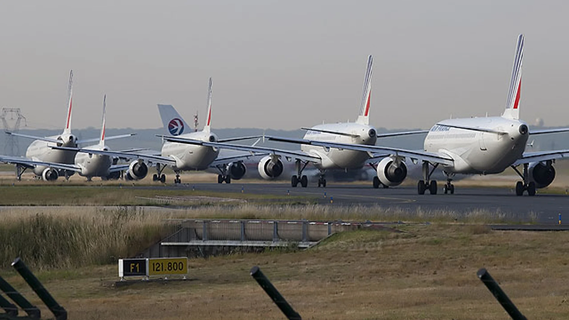 Aviones en un aeropuerto francés Aviones en un aeropuerto francés