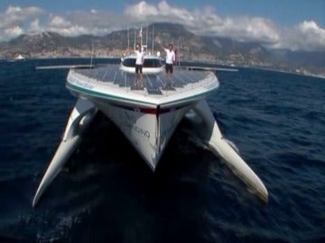 Catamarán impulsado por energía solar