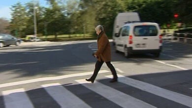 Pasos asimétricos y multas a pie de calle para evitar muertes de peatones 