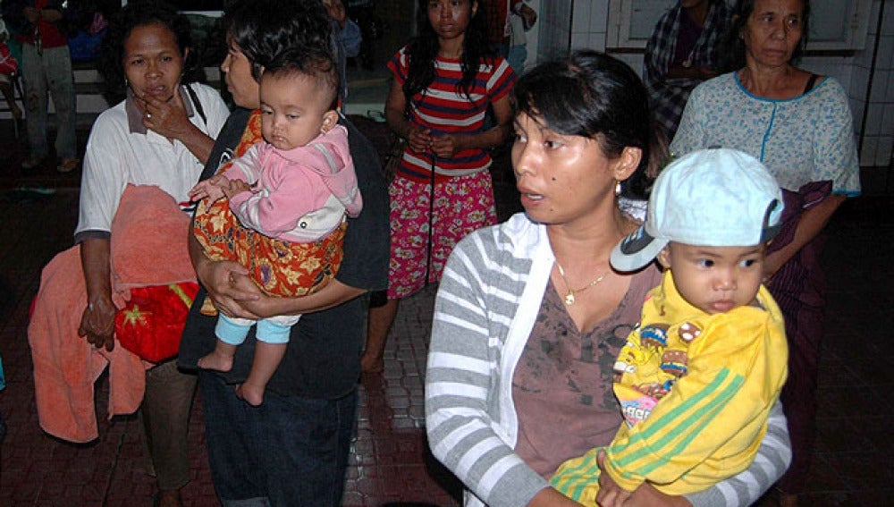 Población evacuada tras el terremoto y la alerta de tsunami