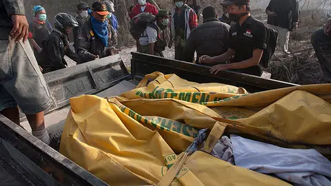 Una veintena de muertos por el volcán Una veintena de muertos por el volcán